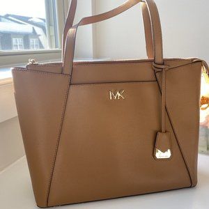 NEW Michael Kors Maddie Tote Acorn